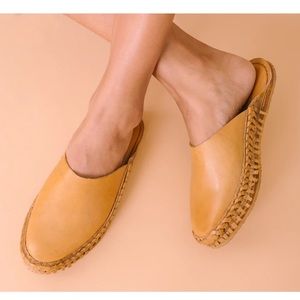 Mohinders Solid Leather Slide